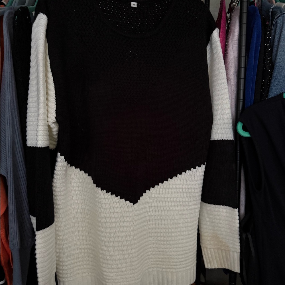 Black and White Women's Sweater M, Color blocking.
